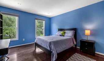 1128 HALESWORTH Dr, Rockville, MD 20854