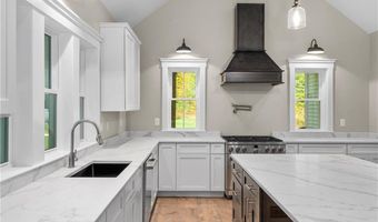 369 Huntinghouse Rd, Glocester, RI 02857