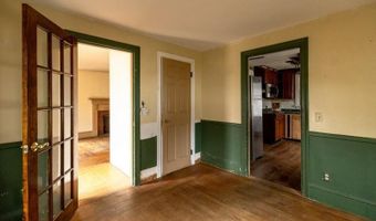 46 Roslyn Ave, Cranston, RI 02910