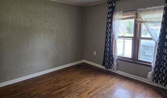 830 S Park Ave, Aurora, MO 65605