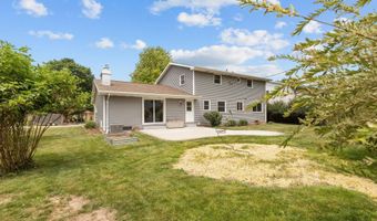 1330 N BRIARCLIFF Dr, Appleton, WI 54915