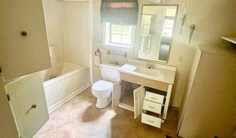 913 Rood Ave, Albany, GA 31705