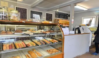 72 E Main Rd, Middletown, RI 02842