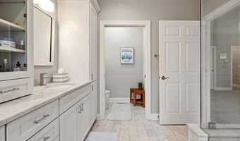 305 Richmond Glen Dr, Cheshire, CT 06410
