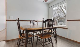 820 Red Coach Ln, Algonquin, IL 60102