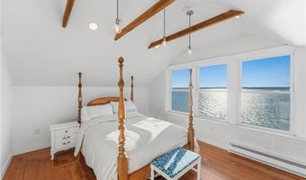 200 Narragansett Ave, East Providence, RI 02915