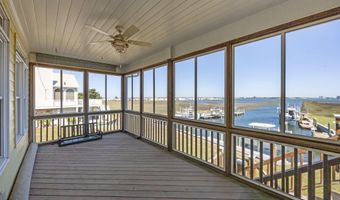 1711 E Fort Macon Rd, Atlantic Beach, NC 28512