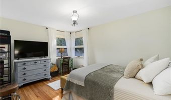 92 Turner Ave, Cranston, RI 02920