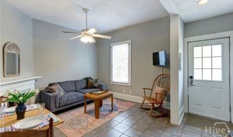 530 E Gordon Ln, Savannah, GA 31401