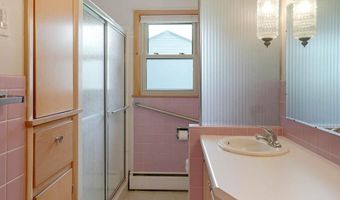 607 Parriott St, Aplington, IA 50604