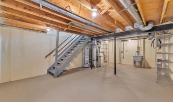 2840 Bombridge Ct, Ann Arbor, MI 48104