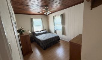 379 Lakepoint Rd, Alford, FL 32420