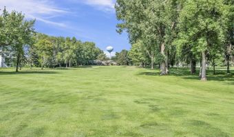 211 Emerald Meadows Dr, Arnolds Park, IA 51331