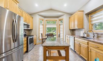 605 S Palmer Dr, Brandon, SD 57005