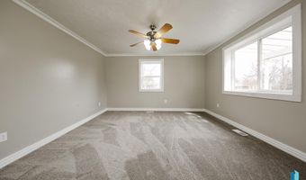 111 N 6th St, Beresford, SD 57004