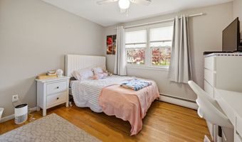 10 Brightwood Ln, Branford, CT 06405
