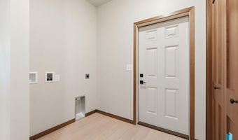 2413 E Brek St, Brandon, SD 57005