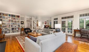 56 Summerfield Ln, Middletown, RI 02842