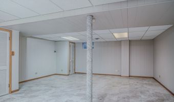 104 Lakewood Dr, Antioch, IL 60002