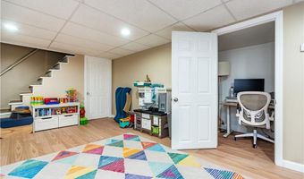 185 Brookhaven Rd, North Kingstown, RI 02852