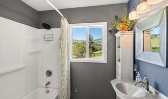 2140 N Valley View Rd, Ashland, OR 97520