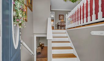 23 Fleetwood Dr, Danbury, CT 06810
