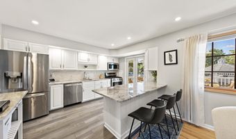 522 Mackey Ave, Belford, NJ 07718