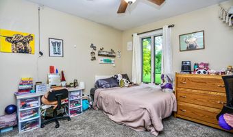 1977 Country Ln, Aberdeen, SD 57401