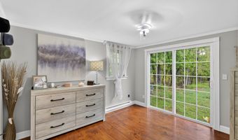 6 North Rd, Foster, RI 02825