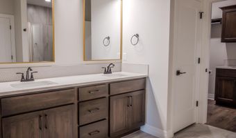 336 W Boxthorn Dr, Andover, KS 67002