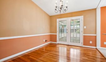9826 INGLEMERE Dr, Bethesda, MD 20817