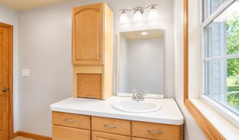 138 Church St, Belford, NJ 07718