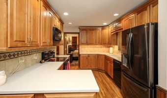 6124 Clarendon St, Bel Aire, KS 67220