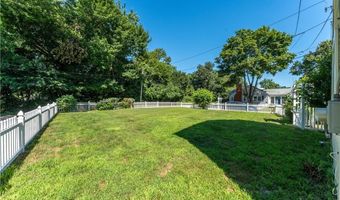 88 General Hawkins Dr, Warwick, RI 02888