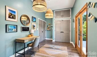 9 Bees Mountain Dr, Asheville, NC 28804