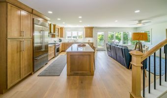 8 Shipmasters Cove Rd, Belfast, ME 04915