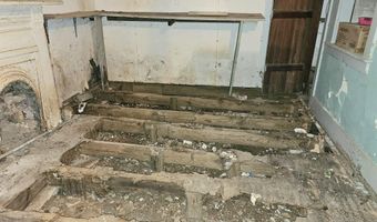 444 E 8th St, Baxter Springs, KS 66713