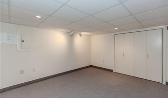 22 Whitewood Dr, Cranston, RI 02920