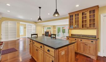 997 Washington St, Bath, ME 04530
