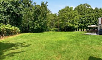 6 Lakewood Dr, Narragansett, RI 02882