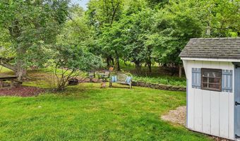 135 Ivy Hill Dr, Aberdeen, NJ 07747