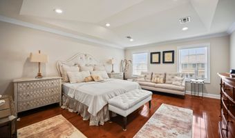 14 White Oak Ln, Aberdeen, NJ 07747