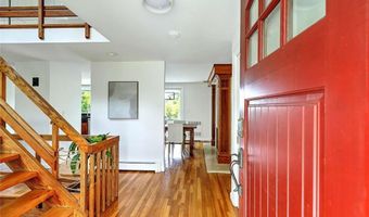4 Buckingham St, Barrington, RI 02806