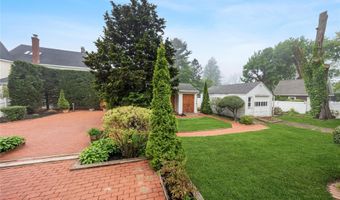 4 Coles Ave, Amityville, NY 11701