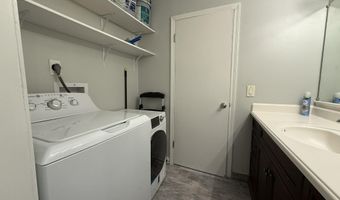 1253 Island Dr 102, Ann Arbor, MI 48105