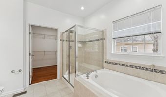 2000 GOLDEN MORNING Dr 32, Bowie, MD 20721