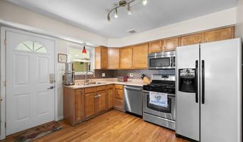 7932 Kingwood St, Affton, MO 63123