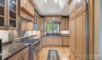 39 Crestview Ln, Banner Elk, NC 28604