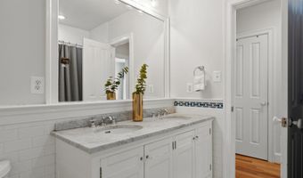 7032 WILSON Ln, Bethesda, MD 20817