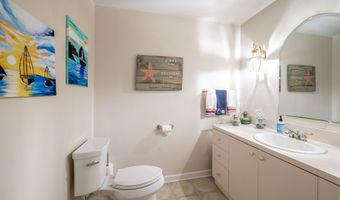 2 Greenview Rd, Brookfield, CT 06804